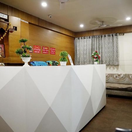 Hotel Madhav Villa อาเมดาบัด ภายนอก รูปภาพ