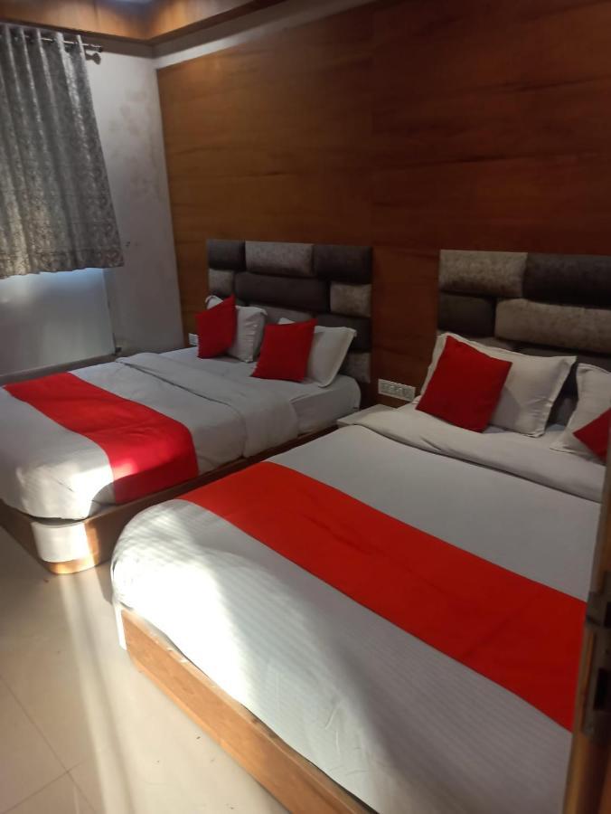 Hotel Madhav Villa อาเมดาบัด ภายนอก รูปภาพ