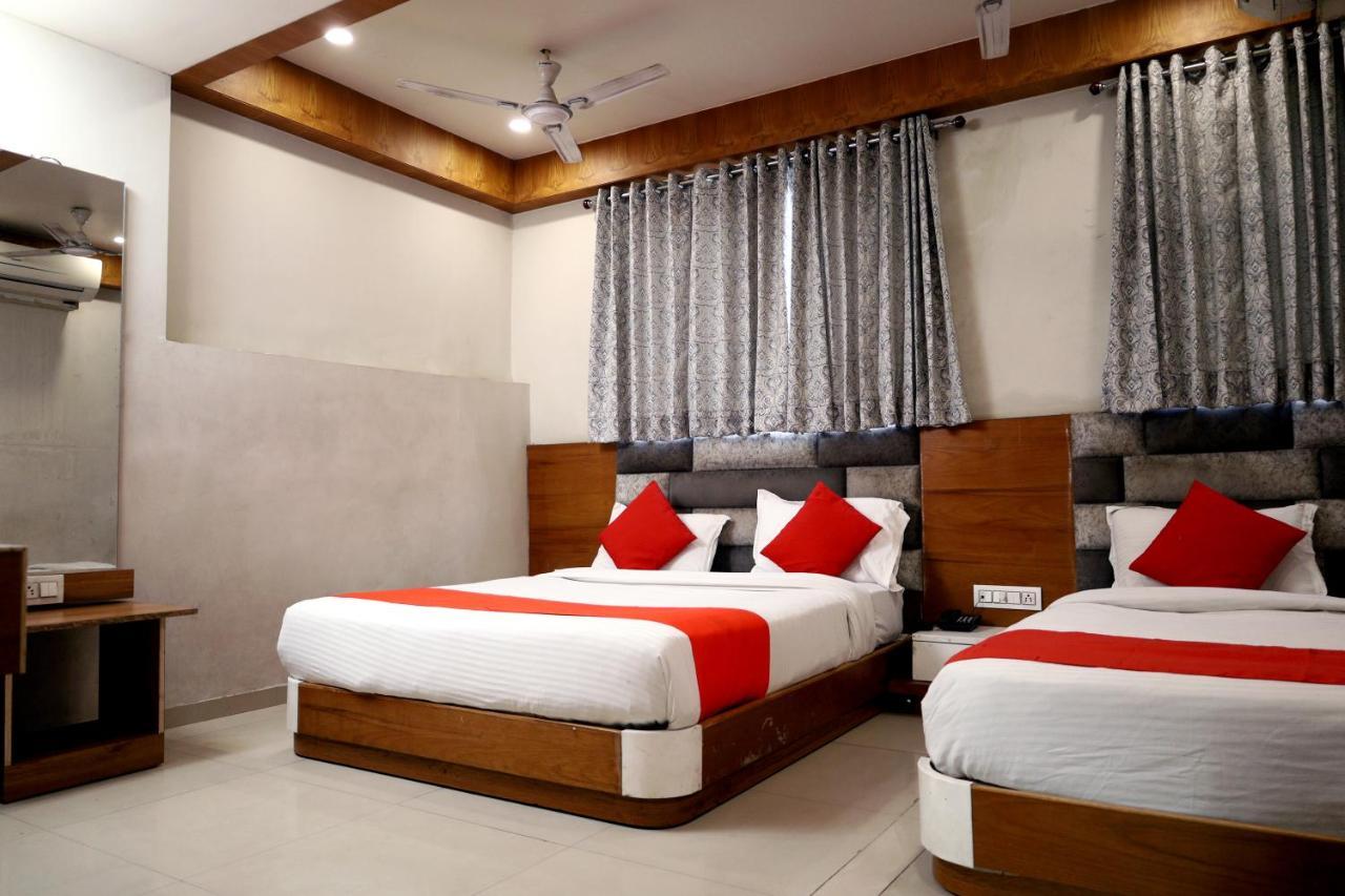 Hotel Madhav Villa อาเมดาบัด ภายนอก รูปภาพ