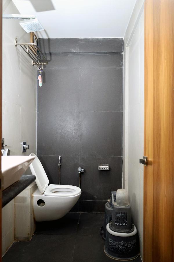 Hotel Madhav Villa อาเมดาบัด ภายนอก รูปภาพ